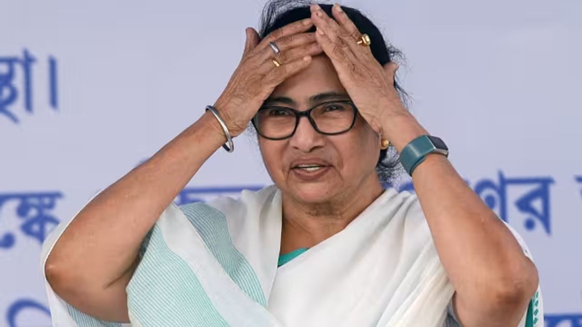 I.N.D.I.A गठबंधन की बैठक में हिस्सा लेने मुंबई पहुंची ममता ने नहीं लगवाया तिलक, वीडियो हुआ वायरल l MamAta Banerjee refused to get tilak applied reached Maharashtra Mumbai to attend INDIA alliance
