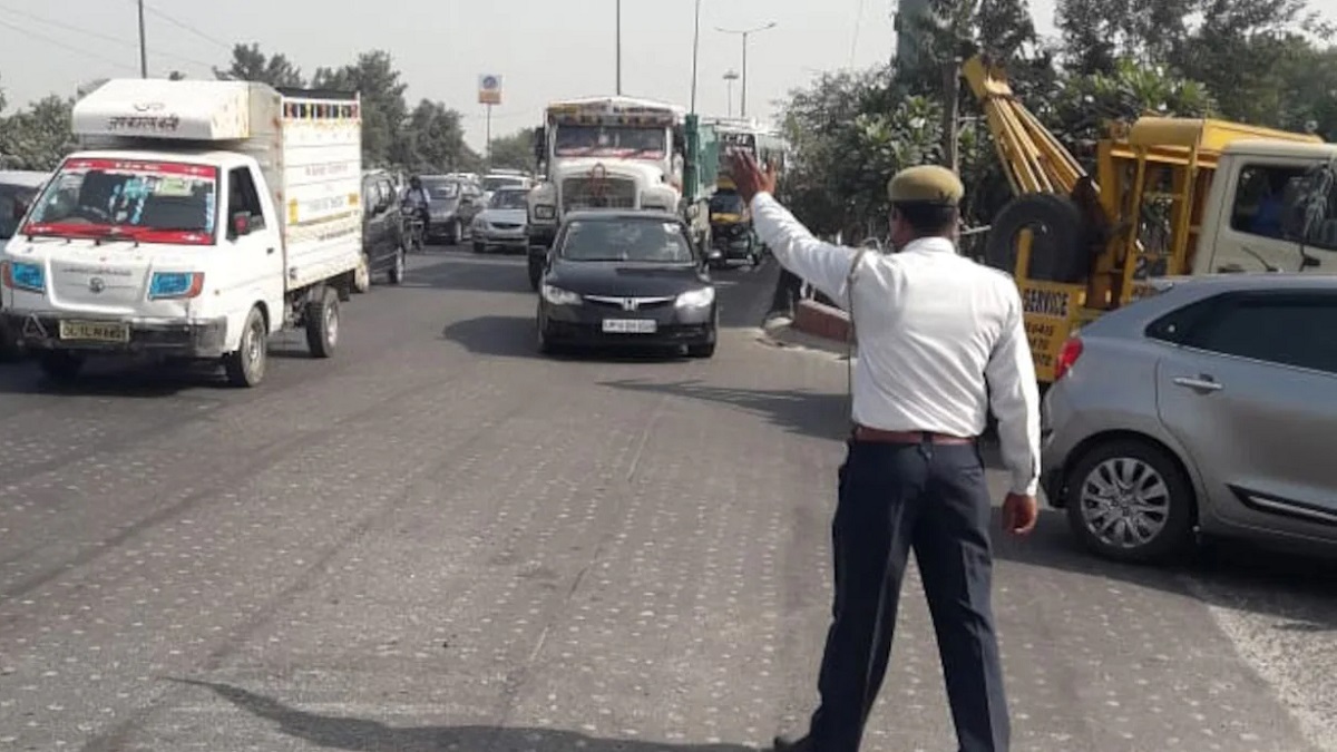 Constable tried to run over tractor in Noida, then attacked with iron