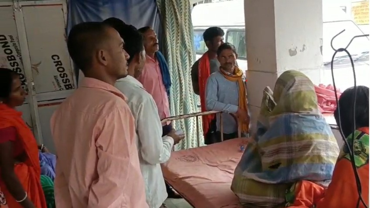 shameful Mahadalit woman being assaulted in patna naked walk and make drink urine । शर्मनाक: पटना में महादलित महिला को पीटने, नग्न कर घुमाने और पेशाब पिलाने का आरोप, पुलिस कर रही तफ्तीश