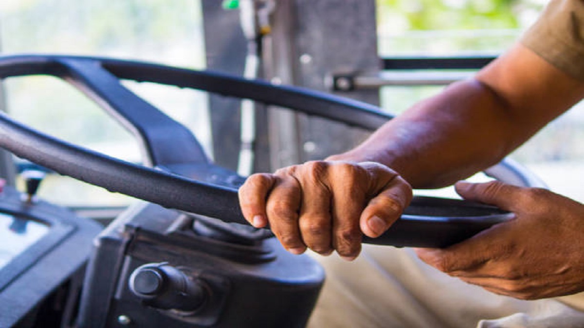 shahdol madhya pradesh driver dies after towel gets stuck in bus starter । गमछे ने ले ली जान: बस से उतर रहा था ड्राइवर, गमछे से स्टार्ट होकर आगे बढ़ गई बस, हुई दर्दनाक मौत