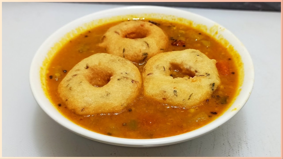 If you are bored of having the same breakfast every day, then eat Medu Vada, know the method of making it.