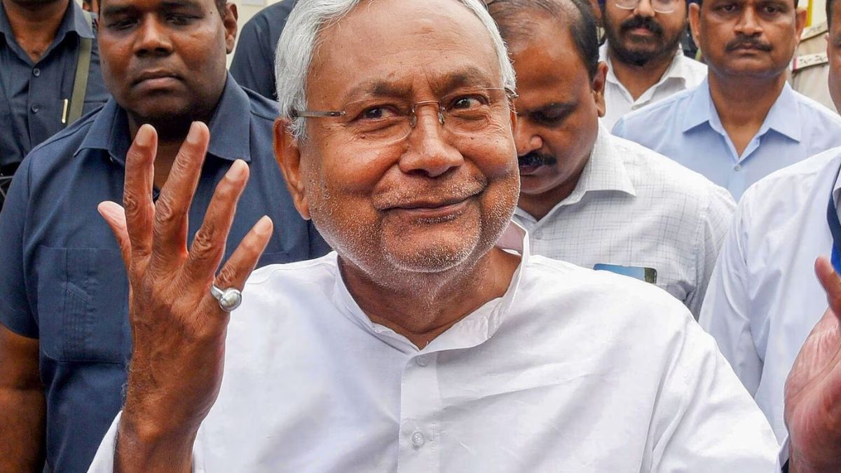 बिहार: स्कूल की छुट्टियों पर मची हाय-तौबा, तो नीतीश सरकार ने लिया यू टर्न-Bihar Government withdrawn revised list of Shool holidays from September to December