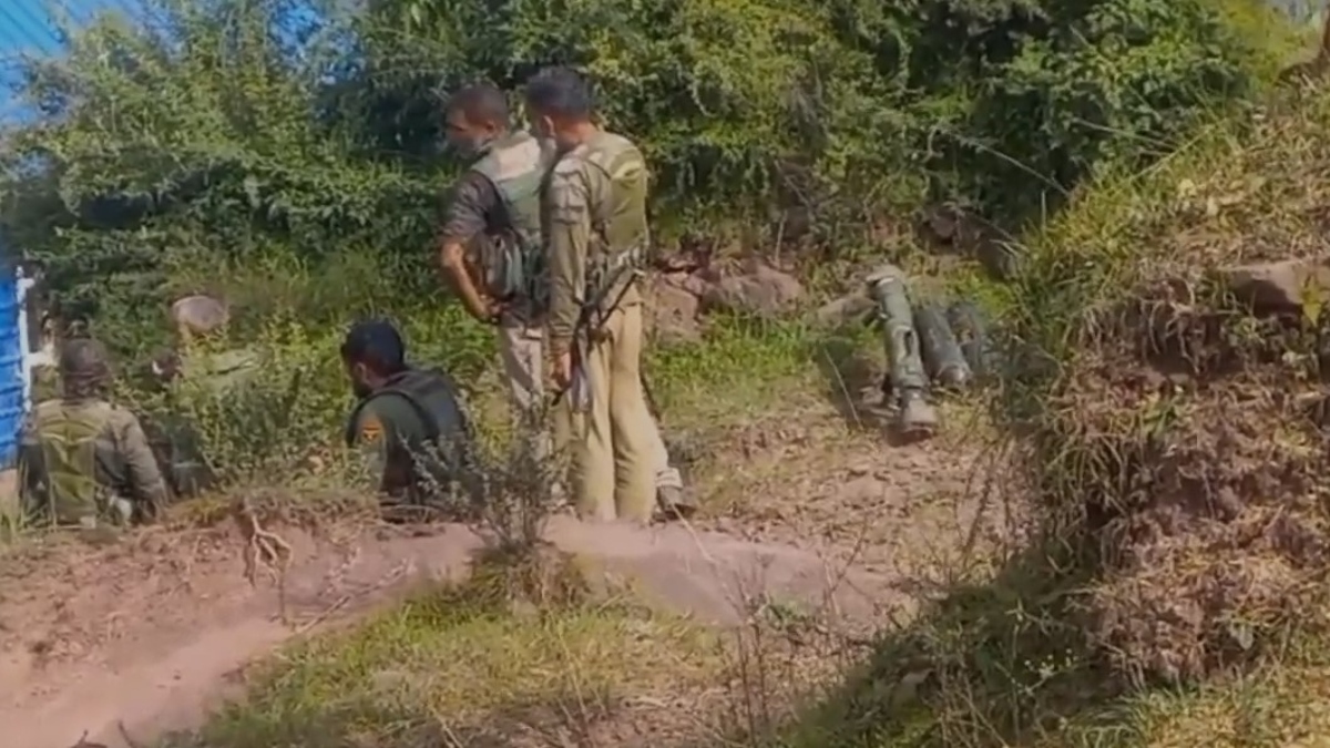 An encounter has started between Indian Army and Militants in Jammu Kashmir Reasi district । जम्मू-कश्मीर के रियासी जिले में आतंकवादियों और सुरक्षा बलों के बीच मुठभेड़, एक आतंकी मारा गया