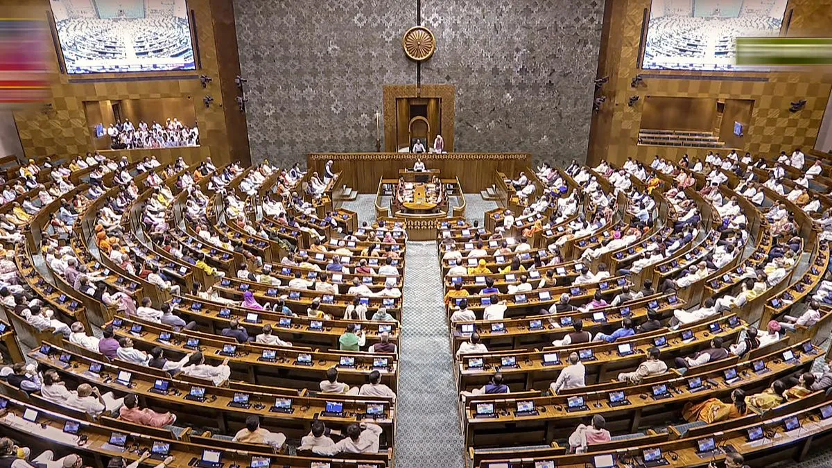 Parliament Special Session Highlights: राज्यसभा की कार्यवाही कल सुबह 11 बजे तक स्थगित, PM मोदी ने कहा- आज का दिन यादगार और ऐतिहासिक Lok Sabha- India TV Hindi