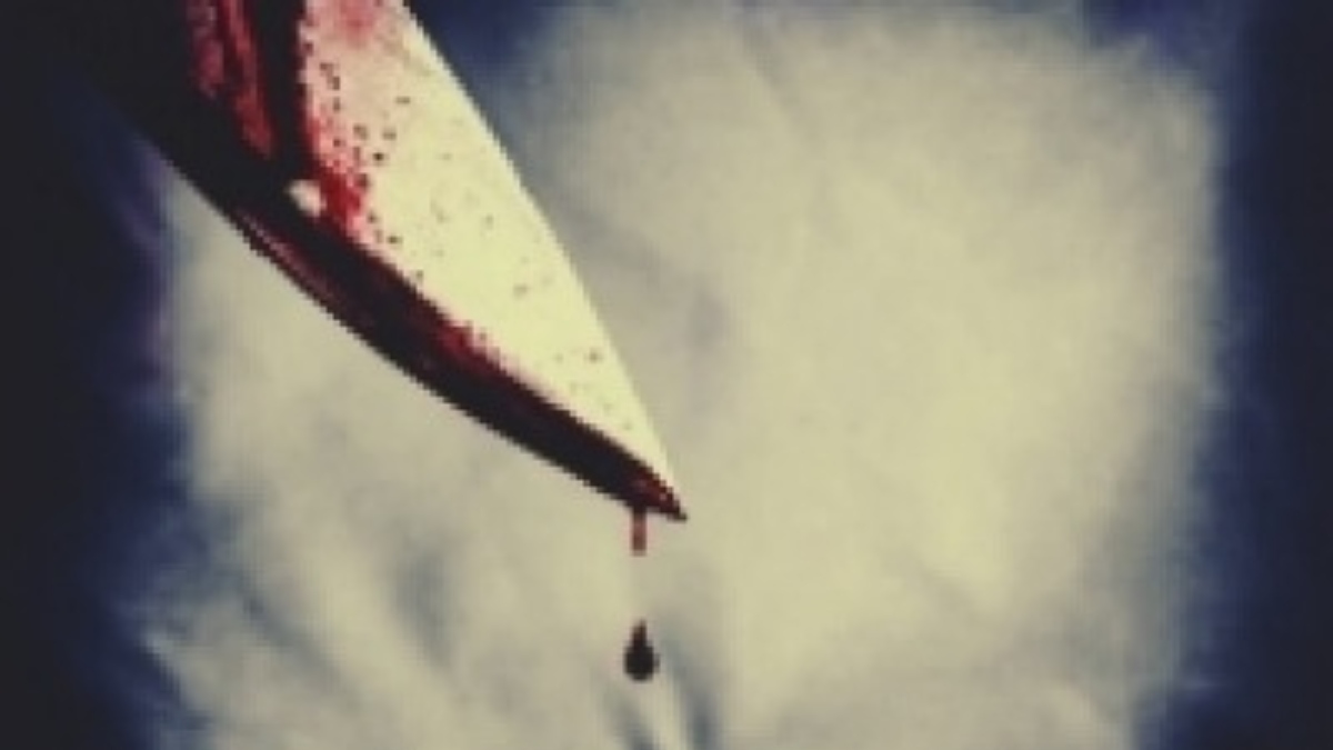 Group of people entered house man stabbed to death attack on wife with rod शख्स के घर में घुसे आरोपी, चाकू से 10-15 वार कर उतार दिया मौत के घाट, पत्नी पर रॉड से हमला