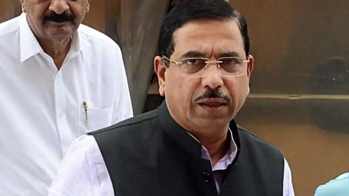 Devendra Parashar 'You are politicising functioning of Parliament': Pralhad Joshi ...