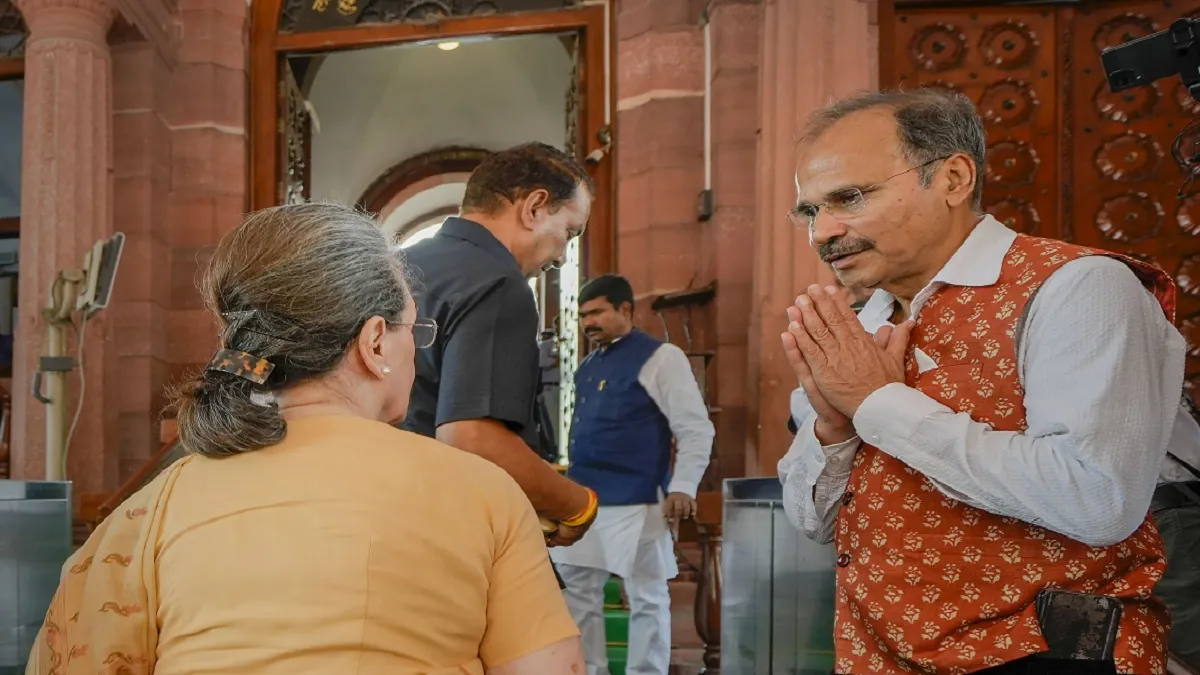 संसद में अधीर रंजन ने ऐसा क्या कहा कि हैरान सोनिया बोलीं- 'वेरी गुड' कैरी ऑन, कैरी ऑन... देखें VIDEO sonia gandhi adhir ranjan chowdhury- India TV Hindi