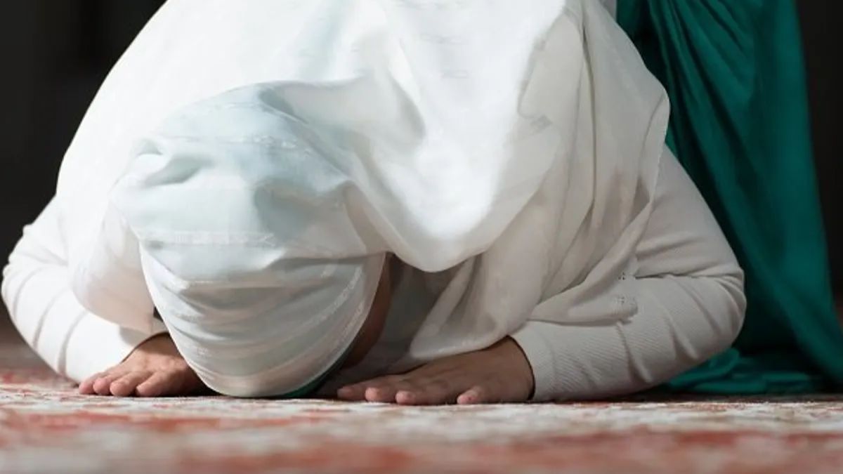 बरेली के एक शिव मंदिर में पढ़ी नमाज, पुलिस ने तीन लोगों को किया गिरफ्तार Namaz offered in a Shiv temple in Bareilly police arrested three people