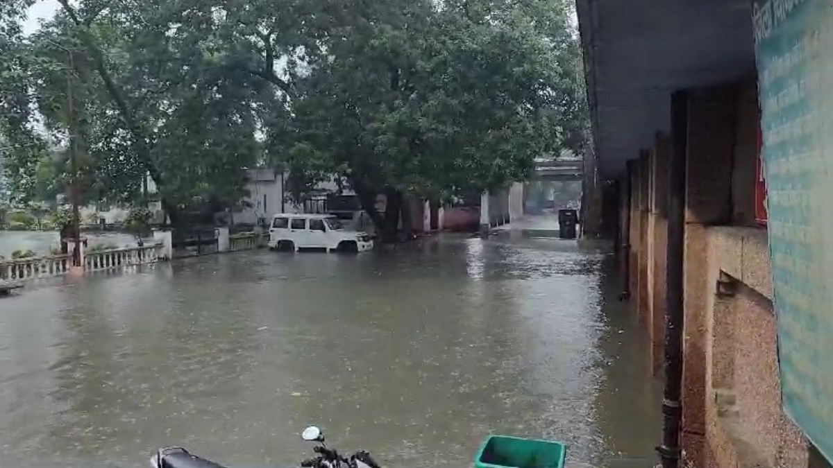 up rains makes havoc 19 people killed imd alert heavy rain for 14 september । उत्तर प्रदेश में मौसम ने धरा रौद्र रूप, अबतक 19 लोगों की मौत, तीन दिनों तक भारी बारिश का अलर्ट जारी