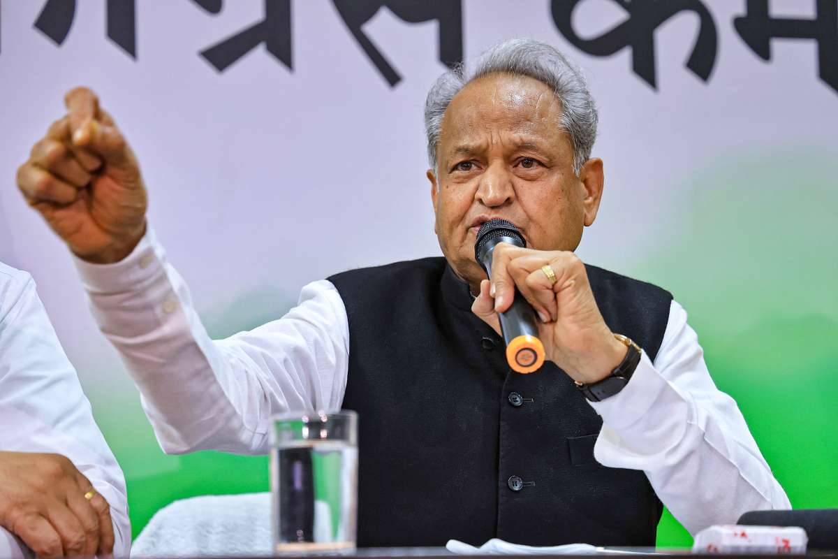 बीजेपी पर बरसे गहलोत, कहा- राजस्थान में कांग्रेस बनाम ईडी की लड़ाई । cm ashok gehlot attack on bjp in a political rally in bhilwara