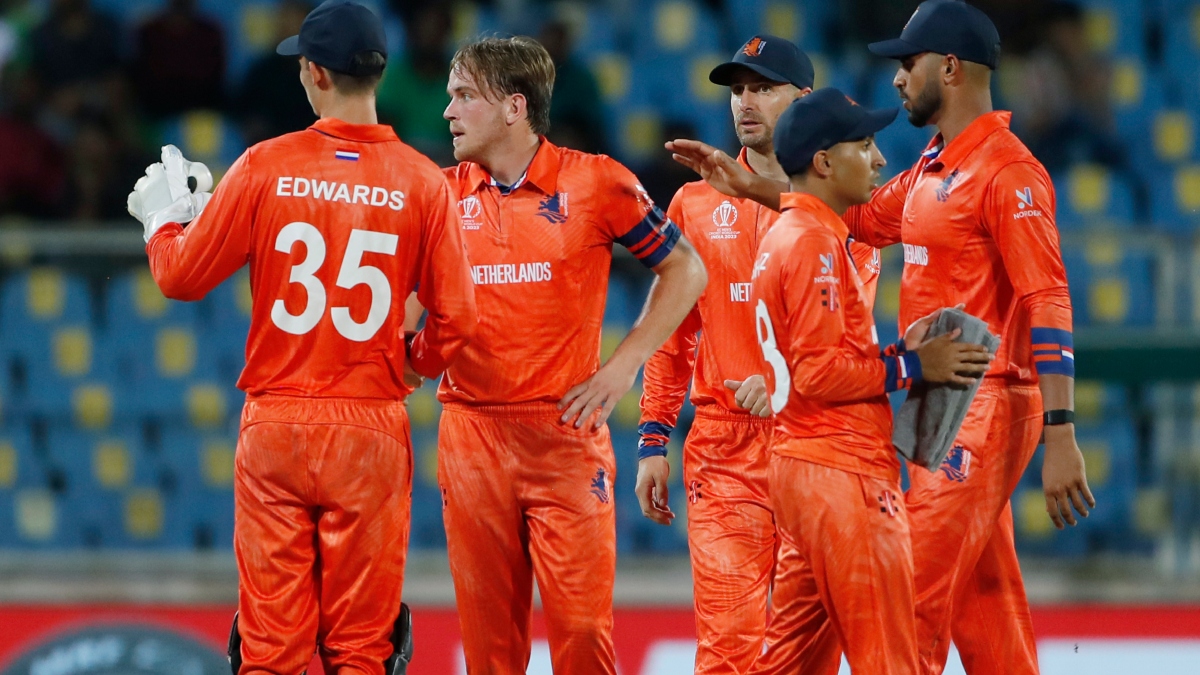Bas de Leede Most runs conceded in ODI innings 17 years old record break australia vs netherlands। इस बॉलर के नाम हो गया बेहद शर्मनाक रिकॉर्ड, वनडे क्रिकेट में 17 साल बाद हुआ ये काम