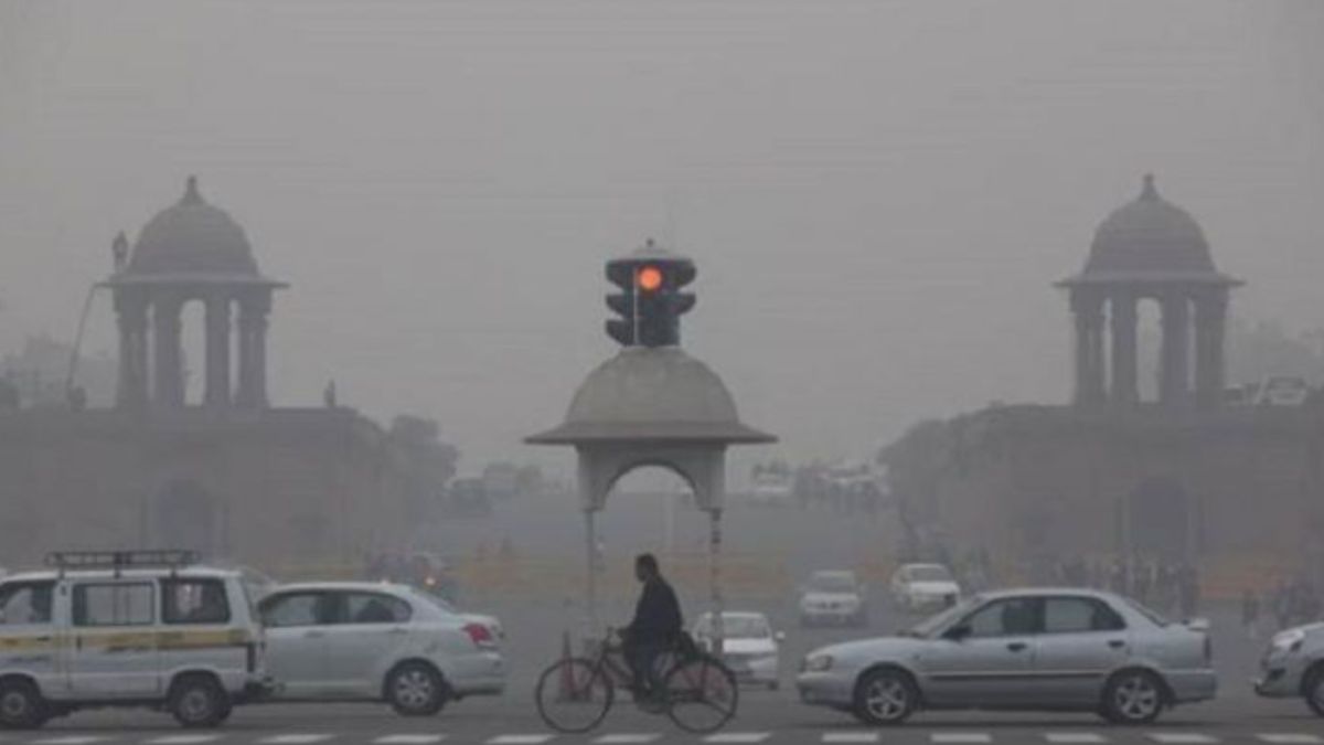 Delhi in grab of poisonous air pollution | दिल्ली की हवा में तेजी से घुल रहा ‘जहर’