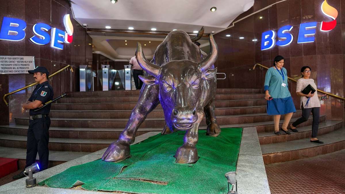 Share Market Close: Share market made a tremendous comeback, Sensex closed 329 points higher and Nifty closed 93 points higher.
