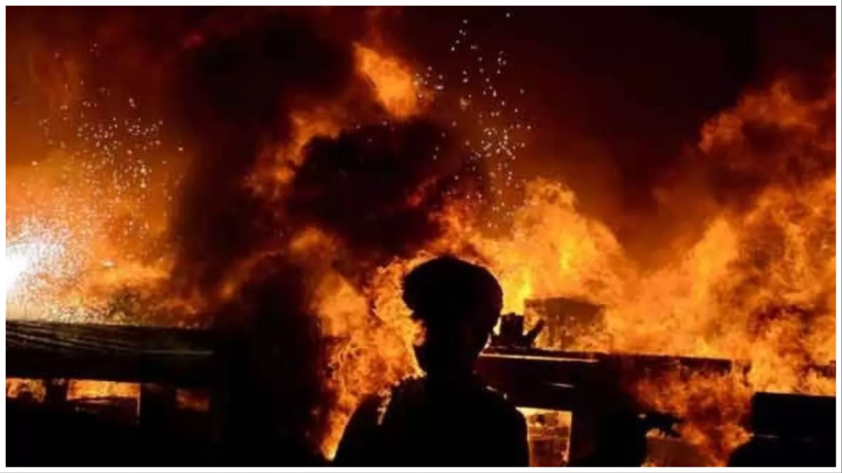 पटाखा गोदाम में लगी भीषण आग, 12 लोगों की मौत कई घायल, सीएम सिद्धारमैया ने जताया दुख