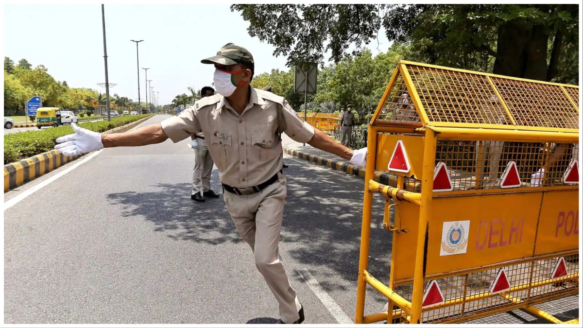 दिल्ली के नंदनगरी में जुलूस में जा रहे लड़कों पर पथराव, वाहनों को किया क्षतिग्रस्त, पुलिस ने दर्ज किया केस । Delhi nandnagri Stone pelting at boys who going in procession of valmiki jayanti vehicles d दिल्ली के नंदनगरी में जुलूस में जा रहे लड़कों पर पथराव, वाहनों को किया क्षतिग्रस्त, पुलिस ने दर्ज किया केस । Delhi nandnagri Stone pelting at boys who going in procession of valmiki jayanti vehicles d