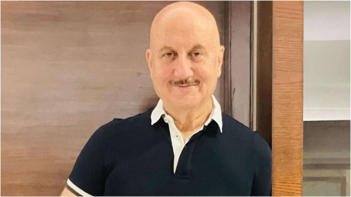 अपने लेटेस्ट वीडियो में अनुपम खेर ने फैंस को दिया खास संदेश, माता-पिता को लेकर कही ऐसी बात | Anupam Kher explained the importance of parents in his latest video