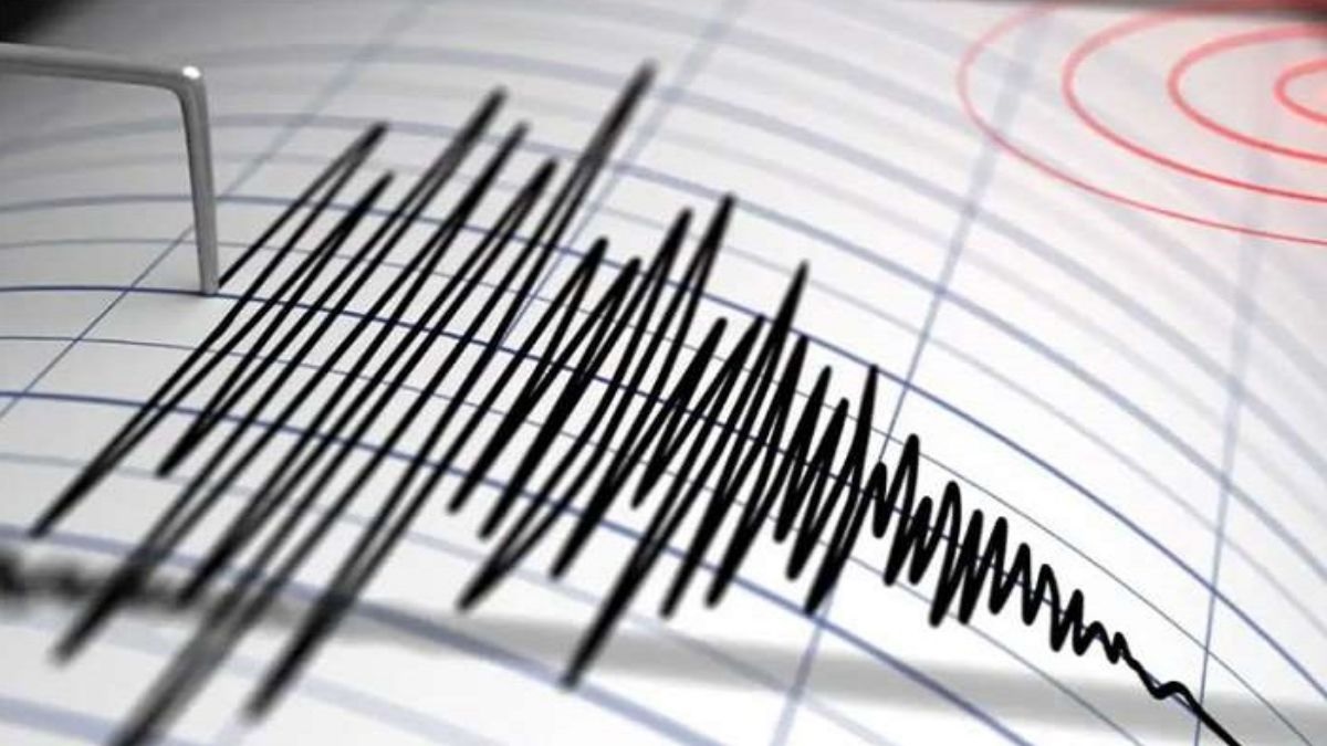 दिल्ली-एनसीआर में भूकंप के तेज झटके, घरों और ऑफिसों से बाहर निकले लोग। Earthquake tremors in Delhi NCR