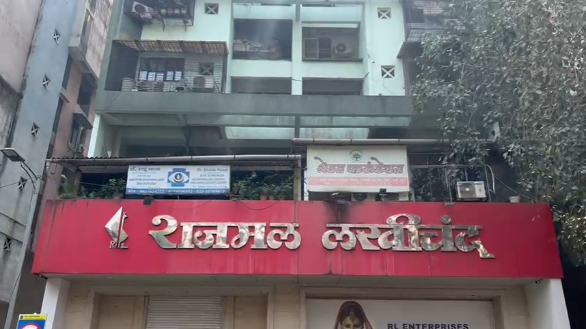 Maharashtra ED raid famous jewellery shops related to former NCP MP । महाराष्ट्र: नामचीन ज्वैलरी शॉप पर ED ने डाली रेड, NCP के पूर्व सांसद से जुड़ा है मामला