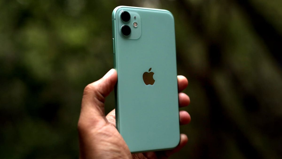 iPhone 11 Gets Big Price Cut Flipkart Big Billion Days Sale Massive discount offer । iPhone 11 की कीमत में अब तक की सबसे बड़ी कटौती, एंड्रायड से कई गुना बेहतर है यह प्रीमियम फोन