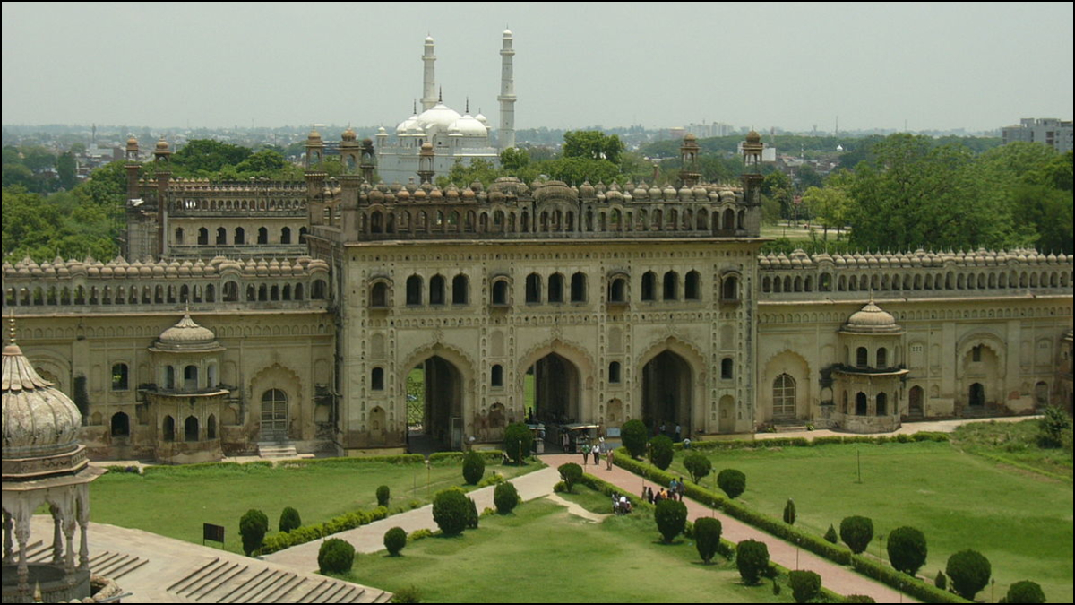 You can visit the city of Nawabs Lucknow in 1 day, these are famous tourist places