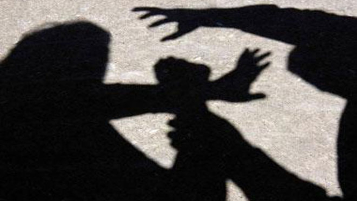 Mumbai Minor molested female constable another teenager supported three arrested नाबालिग ने महिला कांस्टेबल से की छेड़छाड़, दूसरे किशोर ने दिया साथ; तीन गिरफ्तार