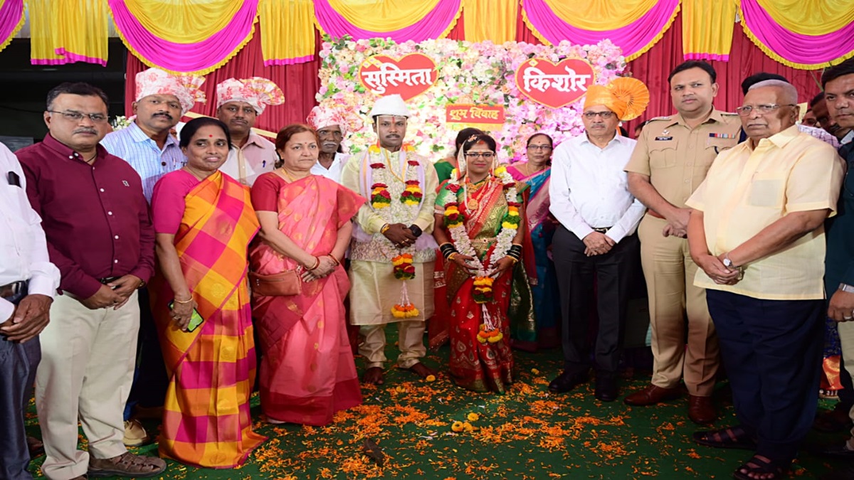 Kolhapur Child Welfare Sankul’s daughter Sushmita marriage ceremony । बाल कल्याण संकुल बेटी सुष्मिता का विवाह समारोह बड़े हर्षोल्लास के साथ संपन्न