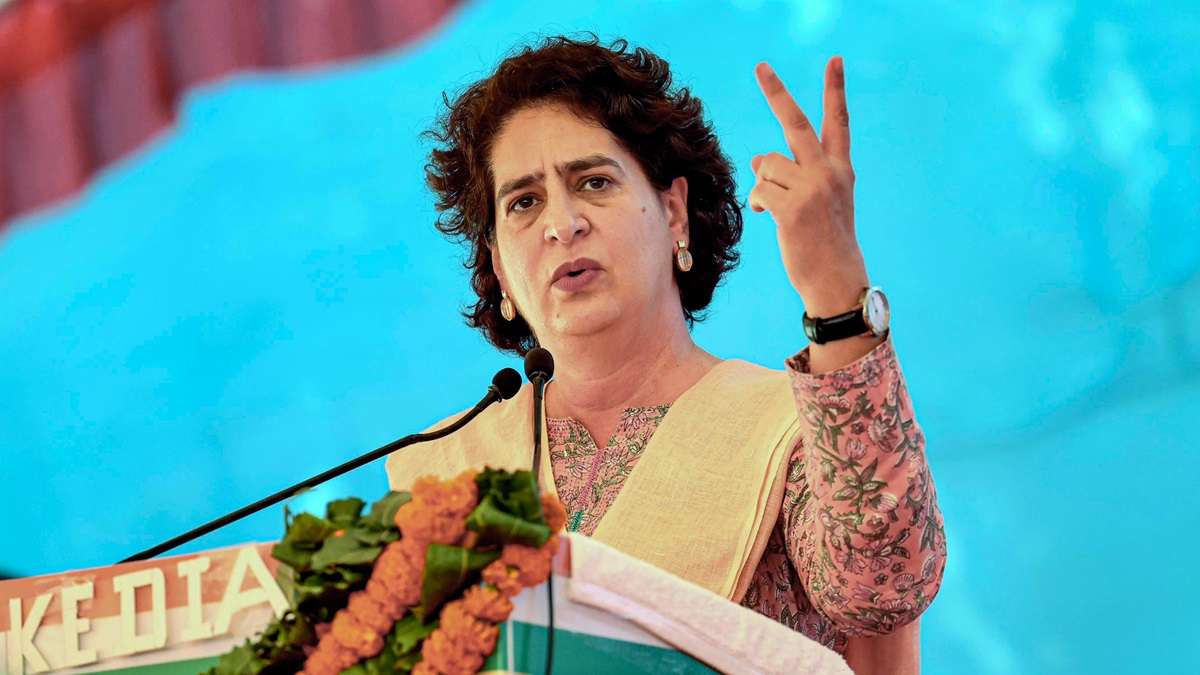 chattisgarh election 2023 priyanka gandhi talk about indira gandhi and rajiv gandhi assassination । दादी और पिता को याद कर बोलीं प्रियंका- कोई इतनी बेरहमी से कैसे मार सकता है? महाभारत का भी जिक्र