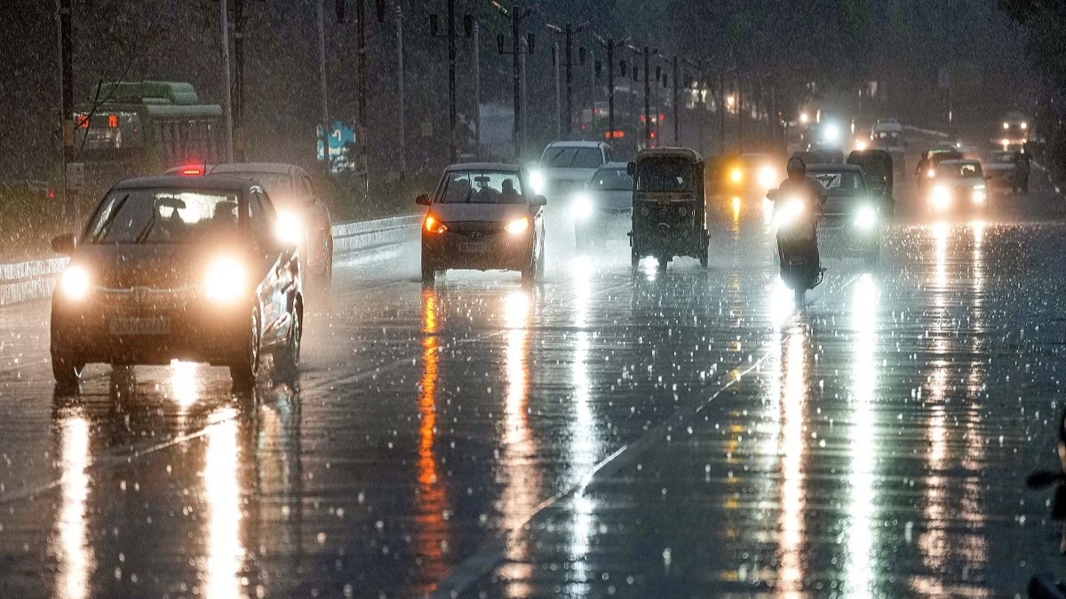 IMD Weather Report: दिल्ली एनसीआर में सर्दी की दस्तक, हल्की बारिश और हवाओं ने मौसम को किया खुशनुमा ।
