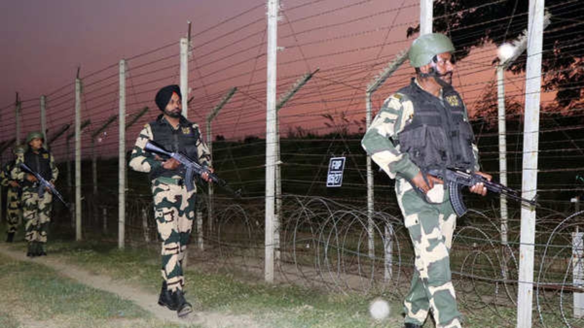 पाकिस्तान ने किया सीजफायर का उल्लंघन, BSF के दो जवान हुए जख्मी । Pakistan violated ceasefire on international border two BSF soldiers injured