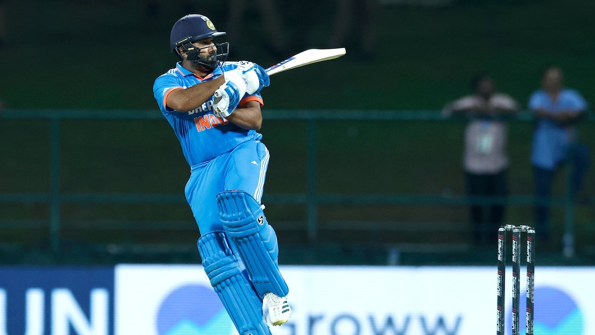 Rohit Sharma now have the most sixes in the history of international cricket got past chris gayle | रोहित शर्मा बने दुनिया के नंबर 1 सिक्सर किंग, क्रिस गेल का वर्ल्ड रिकॉर्ड हुआ चकनाचूर