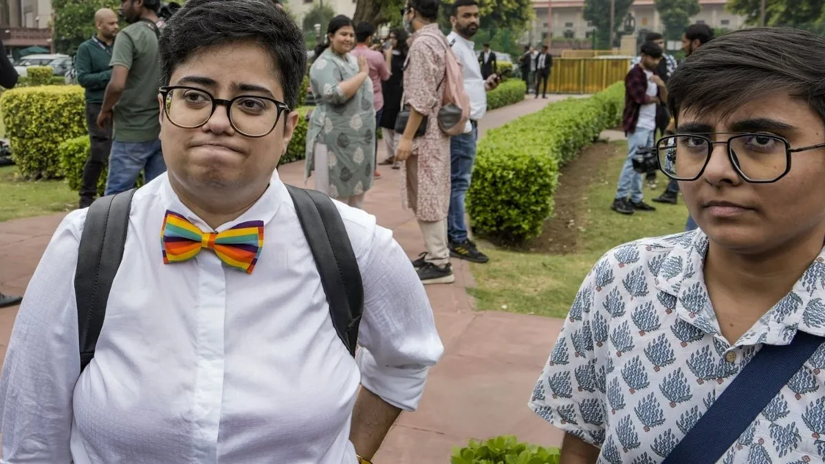 Explainer: समलैंगिक विवाह के पक्ष और विरोध में क्या है दलीलें, दूसरे देशों में क्या है कानून? जानिए सबकुछ समलैंगिक विवाह के पक्ष में मांग उठानेवाले कार्यकर्ता।- India TV Hindi