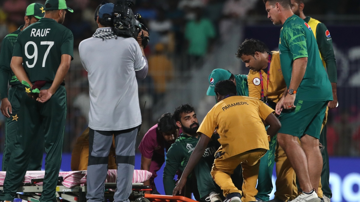 World Cup: Did Shadab Khan leave the field with the excuse of injury?  This veteran’s statement created an uproar