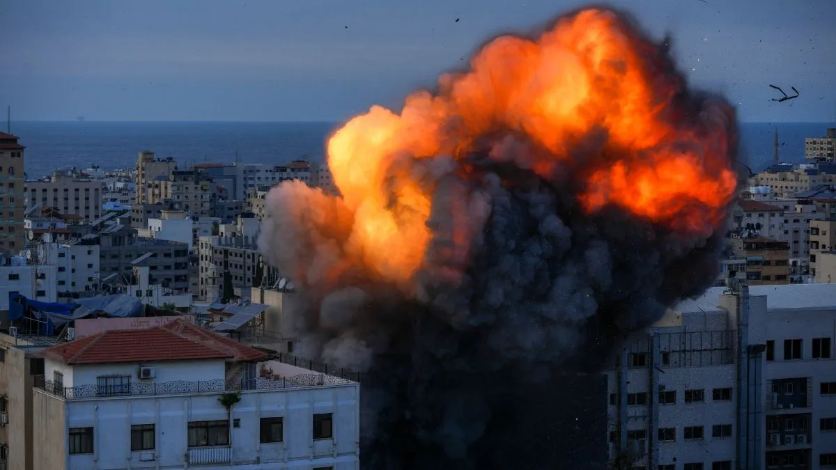 Israel-Hamas War LIVE : अब तक 1600 लोगों की मौत, हमास ने बंधकों को मारने की दी धमकी गाजा पर इजरायल का एयरस्ट्राइक- India TV Hindi