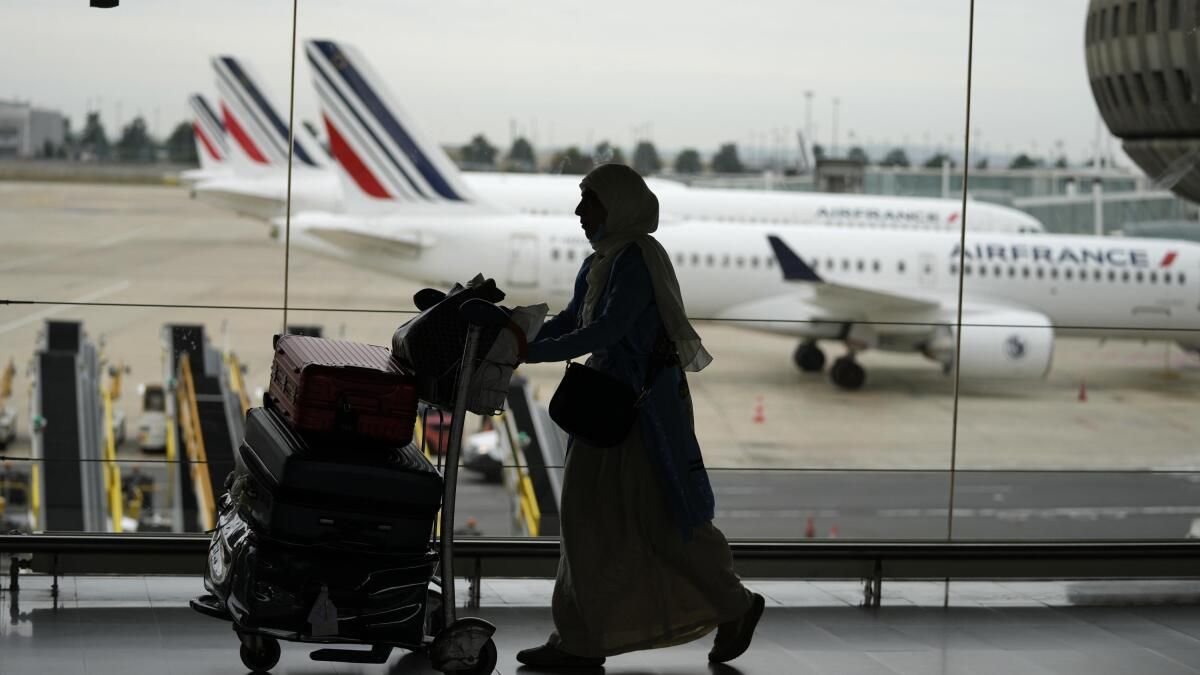 How panic spread simultaneously at 3 airports in France amid Israel Hamas war officials surprised/इजरायल-हमास युद्ध के बीच फ्रांस के 3 हवाई अड्डों पर एक साथ कैसे फैली दहशत, अधिकारी भी हैं हैरान