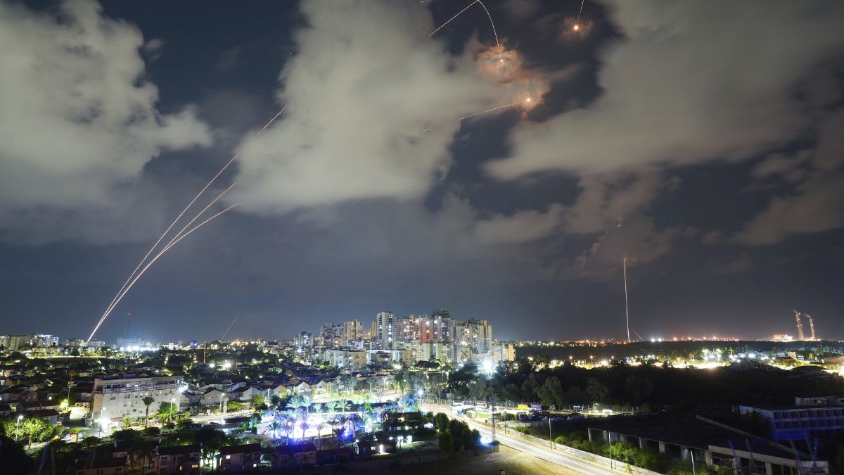 Israel again rained hundreds of bombs and missiles on Gaza evacuated city near Lebanon/इजरायल ने गाजा पर फिर बरसाया सैकड़ों बम और मिसाइल, जानें लेबनान के पास अपने इस शहर को क्यों कराया खाली