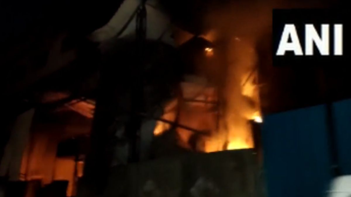 Maharashtra: Massive fire broke out in Bhiwandi due to boiler explosion| महाराष्ट्र: बॉयलर फटने से भिवंडी में लगी भीषण आग, दमकल विभाग के कर्मचारी मौके पर मौजूद