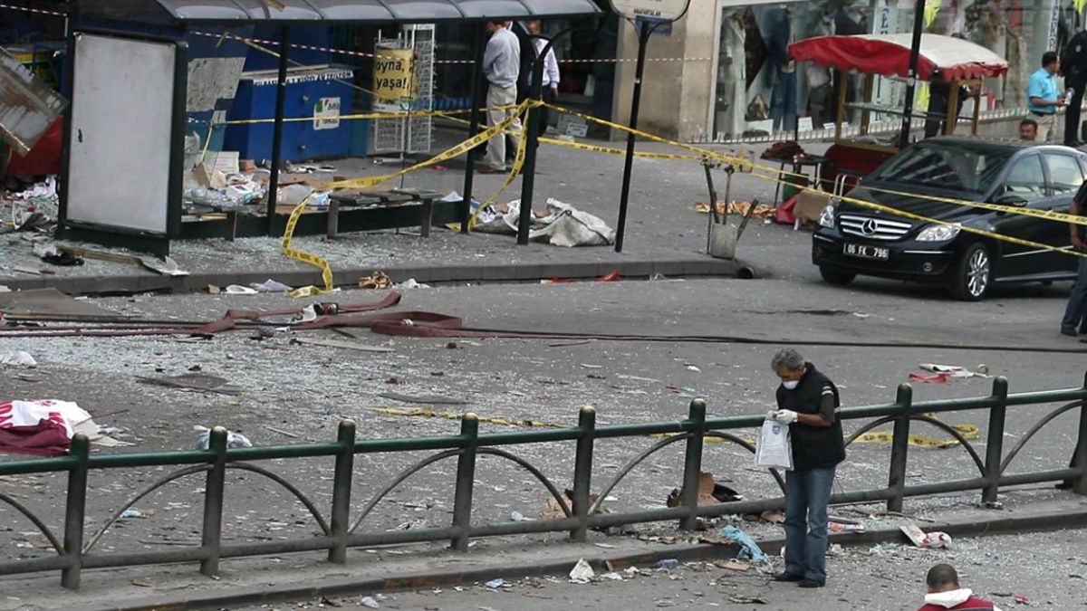 Explosion gunfire near Turkish parliament in Ankara government calls it terrorist attack/तुर्की की संसद के पास भीषण विस्फोट, सरकार ने बताया आतंकी हमला; अभी नुकसान का अंदाजा नहीं
