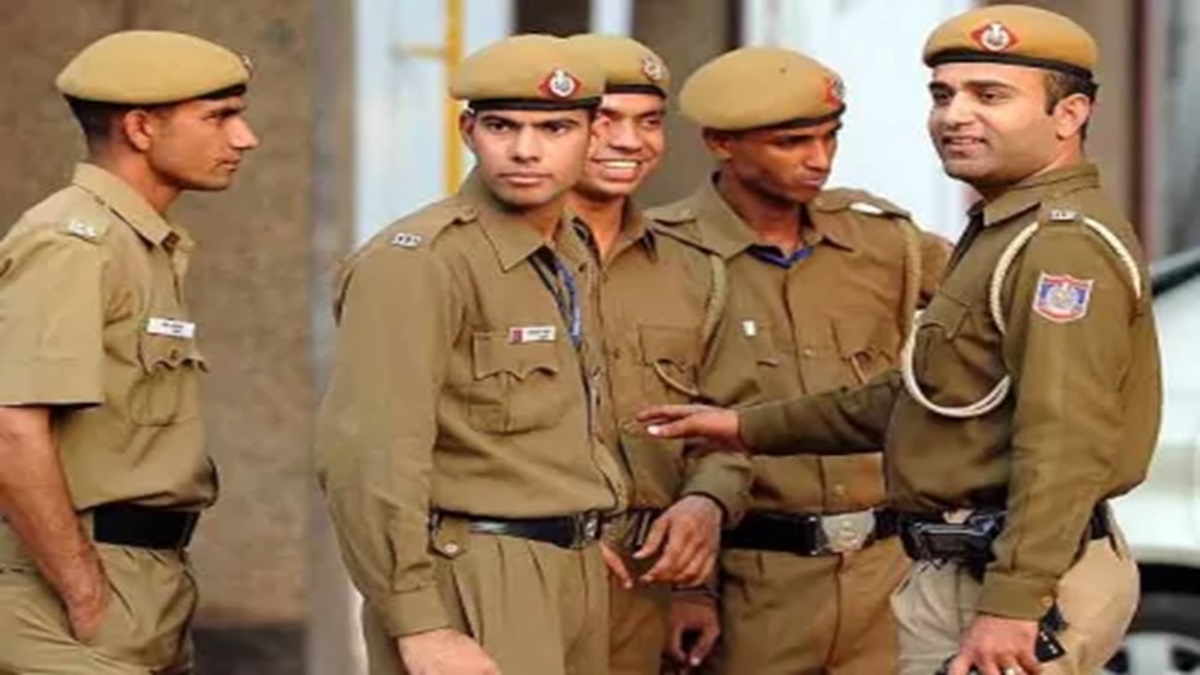 यूपी: आगरा में पुलिसकर्मी को भारी पड़ गई आशिकी! लड़की के पिता की शिकायत पर हुआ सस्पेंड। UP News policeman in Agra Suspended on complaint of girl father due to their love story