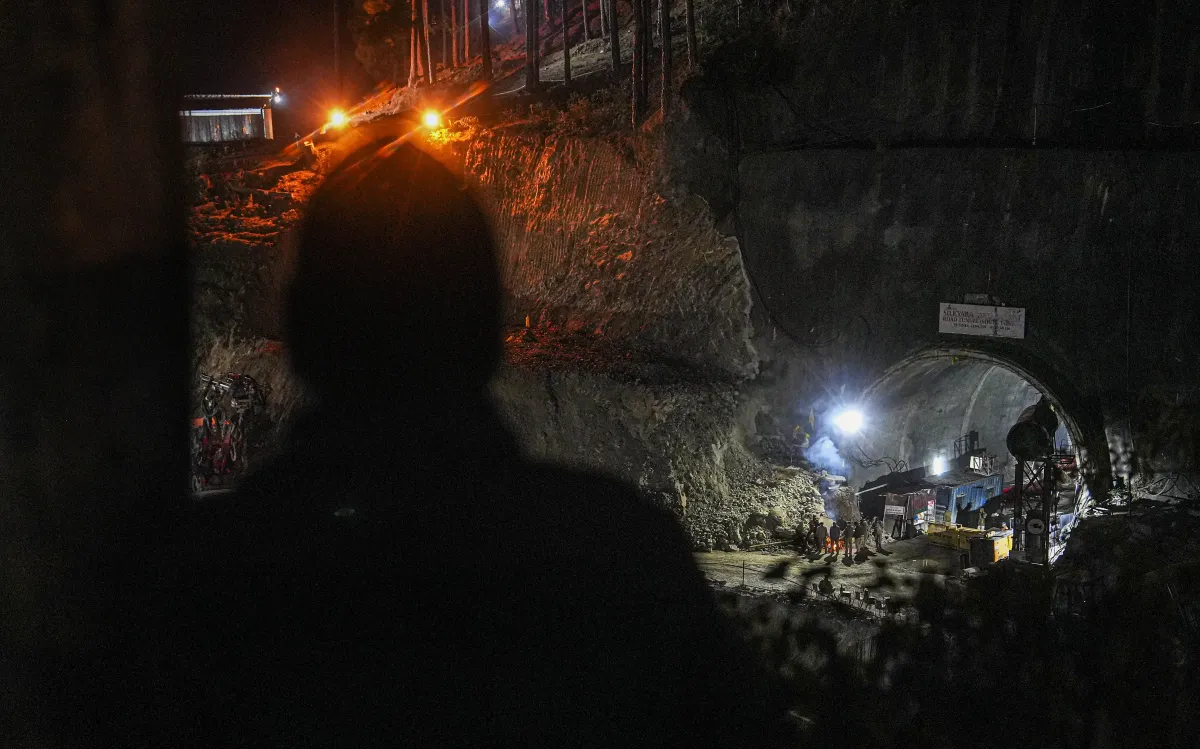 Uttarkashi Tunnel Rescue Operation: सुंरग में फंसे 41 मजदूरों को निकालने के लिए रेस्क्यू ऑपरेशन जारी, पढ़ें लाइव अपडेट्स Uttarkashi Tunnel Rescue - India TV Hindi