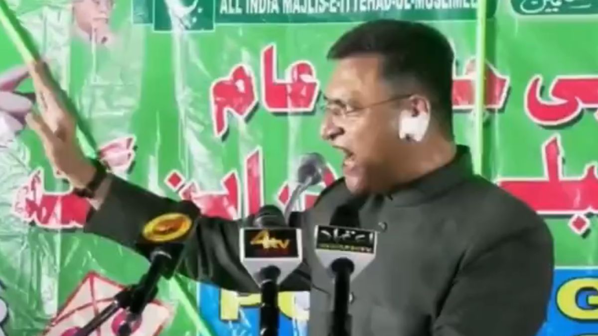 Akbaruddin Owaisi misbehaved with the police inspector | अकबरुद्दीन ओवैसी ने इंस्पेक्टर से की बदसलूकी