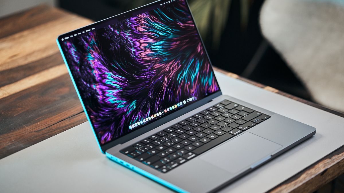 apple macbook pro 13 inch discontinues after launch m3 macbook pro know the reason । Apple ने फैंस को दिया झटका, 13 इंच वाले Macbook Pro को कंपनी ने किया बंद