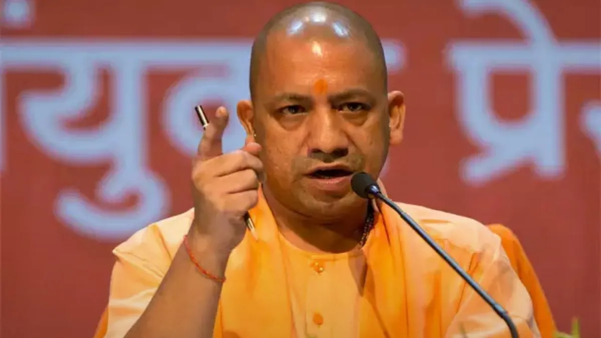 सड़क बनाने वाले ठेकेदारों को सीएम योगी दी कड़ी चेतावनी, बोले- अगर गड़बड़ी मिली तो... CM Yogi Adityanath- India TV Hindi