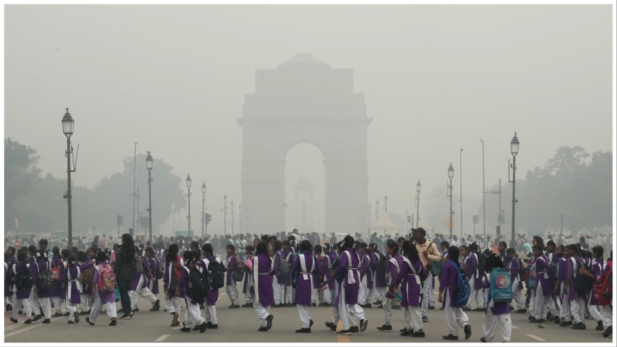 वायु प्रदूषण के कारण दिल्ली-एनसीआर में सांस लेना हुआ मुश्किल, एक्यूआई पहुंचा 400 के पार । Delhi NCR Air Pollution Air quality across Delhi continues to be in the ‘Severe’ category as per the Central P