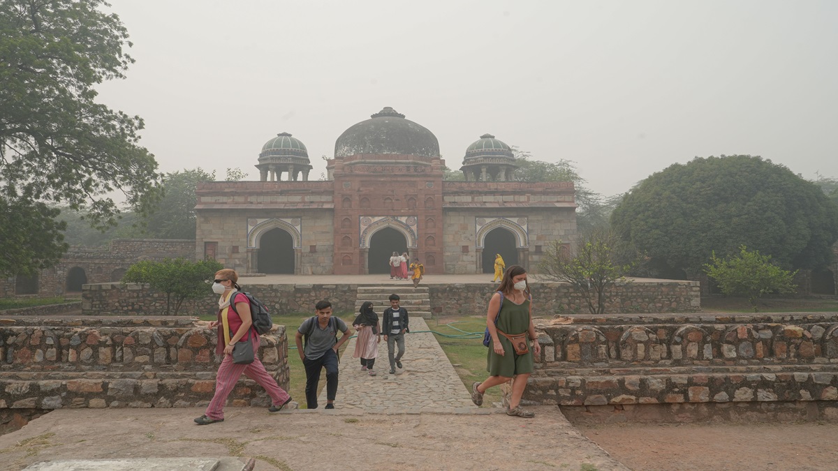 cough-burning-eyes-difficulty-breathing-rush-of-patients-to-delhi