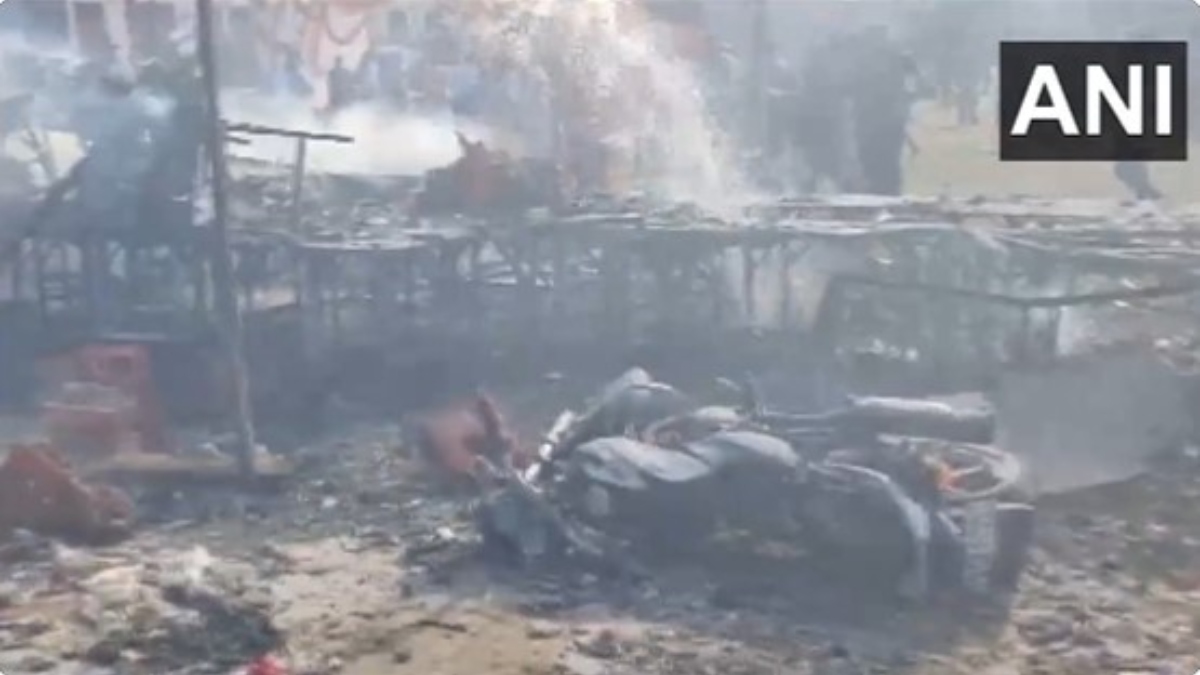 Fire broke out in many shops of firecracker market nine people injured in Mathura । दिवाली पर आग से मचा हड़कंप, पटाखा बाजार में कई दुकानें जलकर खाक; 9 जख्मी