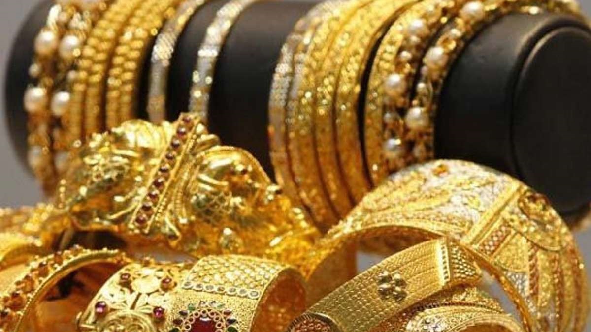 Gold became cheaper, silver rate increased, know the current price of 10 grams of gold
