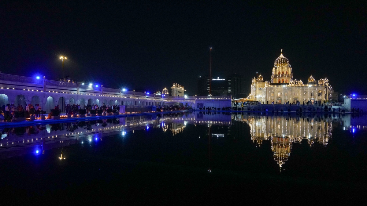 Diwali celebrations in Delhi India Gate-Qutub Minar-Akshardham illuminated with lights । दिल्ली में दिवाली की धूम, रोशनी से जगमगाया इंडिया गेट-कुतुब मीनार-अक्षरधाम; देखें VIDEO