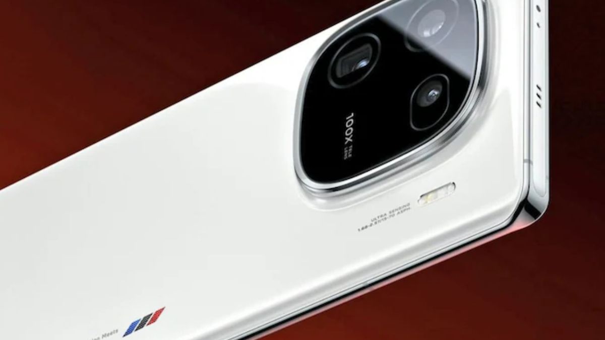 iqoo 12 to launch in india on 12 december with snapdragon 8th gen 3 know the expected features here । 1TB स्टोरेज का साथ दिसंबर में धमाल मचाने आ रहा है iQOO 12, इस दिन होगी भारत में इसकी एंट्री
