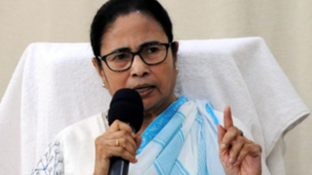 Mamata Banerjee taunt on PM Modi said do not name stadium and railway on my name । ममता बनर्जी का PM मोदी पर तंज, “स्टेडियम और रेल का नाम अपने नाम पर नहीं रखती”