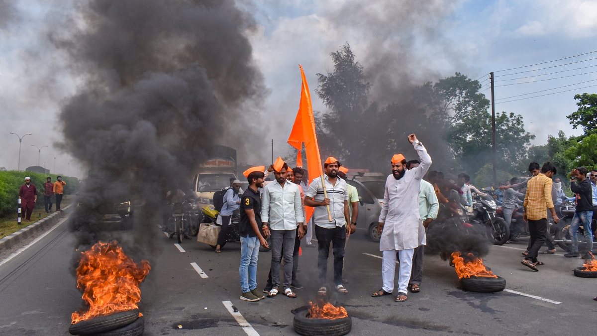 Maharashtra government called all-party meeting today in mumbai Manoj Jarange gave ultimatum । मराठा आरक्षण पर आज मुंबई में अहम मीटिंग, मनोज जरांगे बोले- सरकार ने जो फैसले लिए हैं, वो मंजूर नहीं